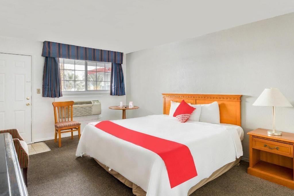 Oyo Gateway Motel Las Vegas North Strip/Fremont St. Area Eksteriør bilde